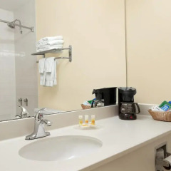 Отель Days Inn Columbus Airport 2* Стандартный номер с различными типами кроватей фото 2