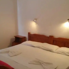 Отель Preveli Rooms Номер с общей ванной комнатой с различными типами кроватей (общая ванная комната)