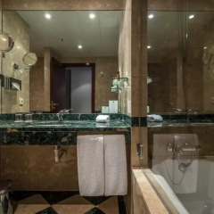 Отель Holiday Inn Porto Gaia 4* Стандартный номер с различными типами кроватей фото 10