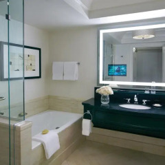 Four Seasons Hotel Las Vegas 5* Улучшенный номер с двуспальной кроватью фото 3