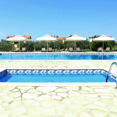 Alexandros Hotel Apartments бассейн
