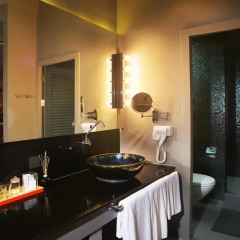Sino House Phuket Hotel 3* Улучшенный номер с различными типами кроватей фото 9