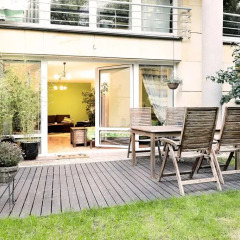 Отель Lovely Garden Flat near Royal Park