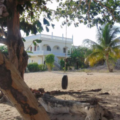 Отель Runaway Bay Beach House