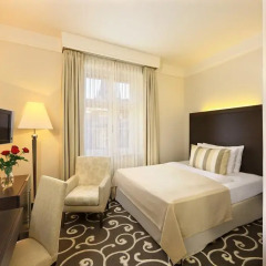 Grand Hotel Bohemia 5* Улучшенный номер с двуспальной кроватью фото 5