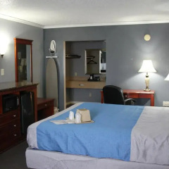 Отель Quarters Inn & Suites 2* Люкс повышенной комфортности с различными типами кроватей