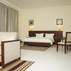 Birdrock Hotel Anomabo сейф в номере