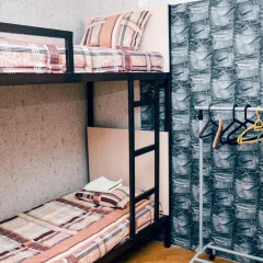 Hostel Kamin Стандартный семейный номер разные типы кроватей фото 5