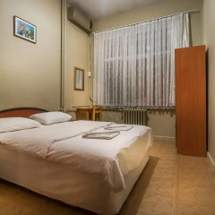 Yeni Hotel Стандартный номер с двуспальной кроватью (общая ванная комната) фото 7