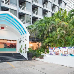 Отель Sandalay Resort Pattaya парковка