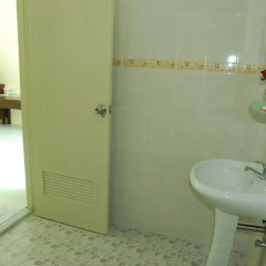 Отель Patong Palm Guesthouse Номер Делюкс разные типы кроватей фото 4