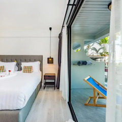 Отель Thai Kamala Beach Front Улучшенный номер двуспальная кровать фото 19