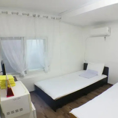 Отель Shinchon Hongdae Guesthouse 2* Стандартный номер с 2 отдельными кроватями фото 5