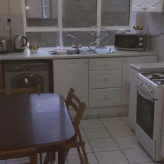 Отель Commercial Rd Homestay Номер с общей ванной комнатой с различными типами кроватей (общая ванная комната) фото 18