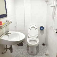 Отель Daunkeo Guesthouse ванная фото 2