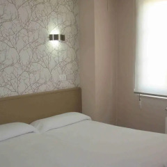Отель Hostal Valadares комната для гостей