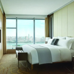 Отель Langham Place Guangzhou Улучшенный номер с различными типами кроватей