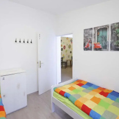 Pozitiv Hostel Стандартный номер с 2 отдельными кроватями (общая ванная комната)