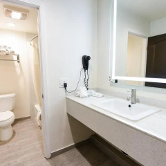 Отель Hollywood Inn Express LAX 2* Стандартный номер с различными типами кроватей