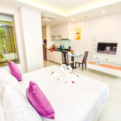Отель At The Tree Condominium Phuket Номер Делюкс с двуспальной кроватью фото 10