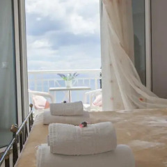 Апартаменты Brentanos Apartments ~ A ~ View of Paradise Студия с различными типами кроватей фото 17