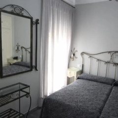 Отель Hostal Roma Стандартный номер с двуспальной кроватью фото 7