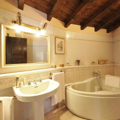 Отель La Piazza Porlezza Порлецца ванная