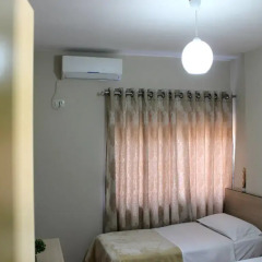 Hostel Fredi сейф в номере