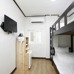 Отель Shinchon Hongdae Guesthouse 2* Стандартный номер с различными типами кроватей фото 13