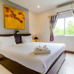 Отель Baan Yuyen Karon Guesthouse 2* Улучшенный номер разные типы кроватей фото 19