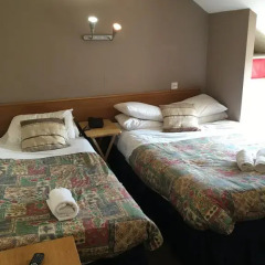 Smiths Hotel 2* Стандартный номер фото 12
