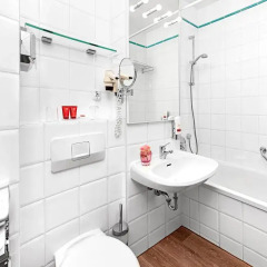 Отель Leonardo Hotel Munich City North Германия, Мюнхен - 2 отзыва об отеле, цены и фото номеров - забронировать отель Leonardo Hotel Munich City North онлайн ванная
