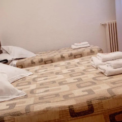 Отель Hostal Besaya Стандартный номер с различными типами кроватей фото 7