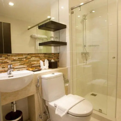 Отель Prestige Suites Bangkok Улучшенный номер