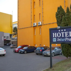 Hotel Inturprag парковка