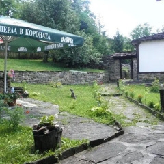 Отель Tacheva Family House - Pool Access Коттедж фото 43