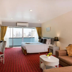Отель Furama Silom, Bangkok 3* Улучшенный номер с разными типами кроватей фото 3