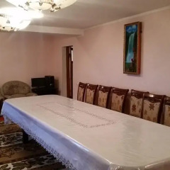 Отель Guest house Krasnii Zvetok Кыргызстан, Каракол - отзывы, цены и фото номеров - забронировать отель Guest house Krasnii Zvetok онлайн комната для гостей фото 2