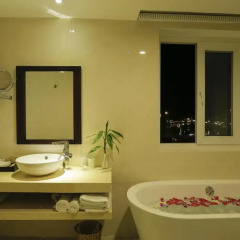 River Suites Hoi An Hotel 3* Номер Делюкс с различными типами кроватей фото 8