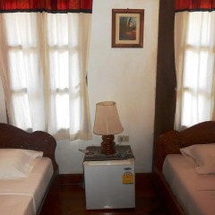 Отель Oui's Guesthouse 2* Улучшенный номер с различными типами кроватей фото 4