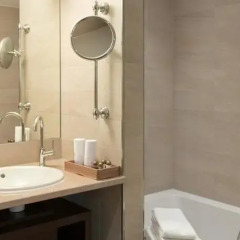 Отель Eden Hotel Früh am Dom Германия, Кёльн - отзывы, цены и фото номеров - забронировать отель Eden Hotel Früh am Dom онлайн ванная фото 2