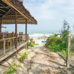 Отель Seasnails Homestay пляж