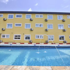 The Bridgeview Hotel by Paullet Suites бассейн