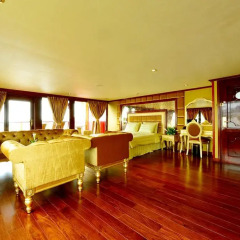 Отель Golden Cruise 9 гостиничный бар