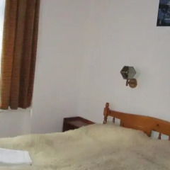 Отель Pri Voivodite Guest House Банско комната для гостей фото 4