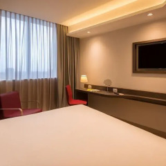 DoubleTree by Hilton Hotel Yerevan City Centre 4* Стандартный номер с двуспальной кроватью фото 2