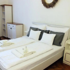 Апартаменты Romantic Downtown Apartments Апартаменты фото 43