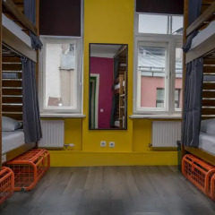 Naughty Squirrel Backpackers Hostel Кровать в общем номере с двухъярусной кроватью фото 5