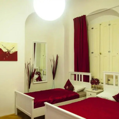 Апартаменты Cherry Charm Apartment комната для гостей фото 3