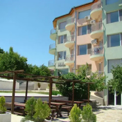 Perla Hostel Генерал-Кантраджиево фото 7
